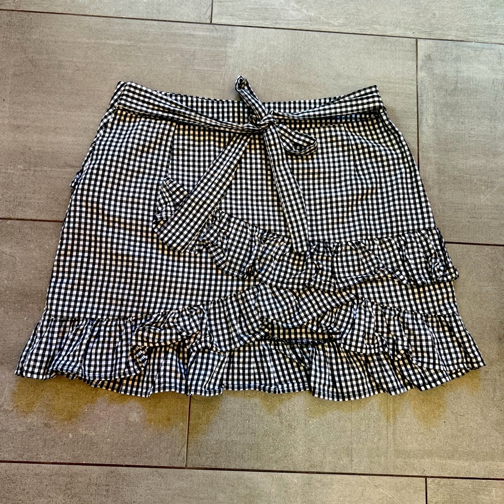Black & White Gingham Ruffle Mini Skirt w attached belt to tie. All cotton - fun
